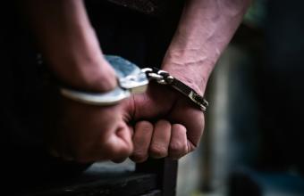 Θεσσαλονίκη: Συνελήφθη άνδρας που έκρυβε σπίτι του κοκαΐνη, κάνναβη και μεθαδόνη